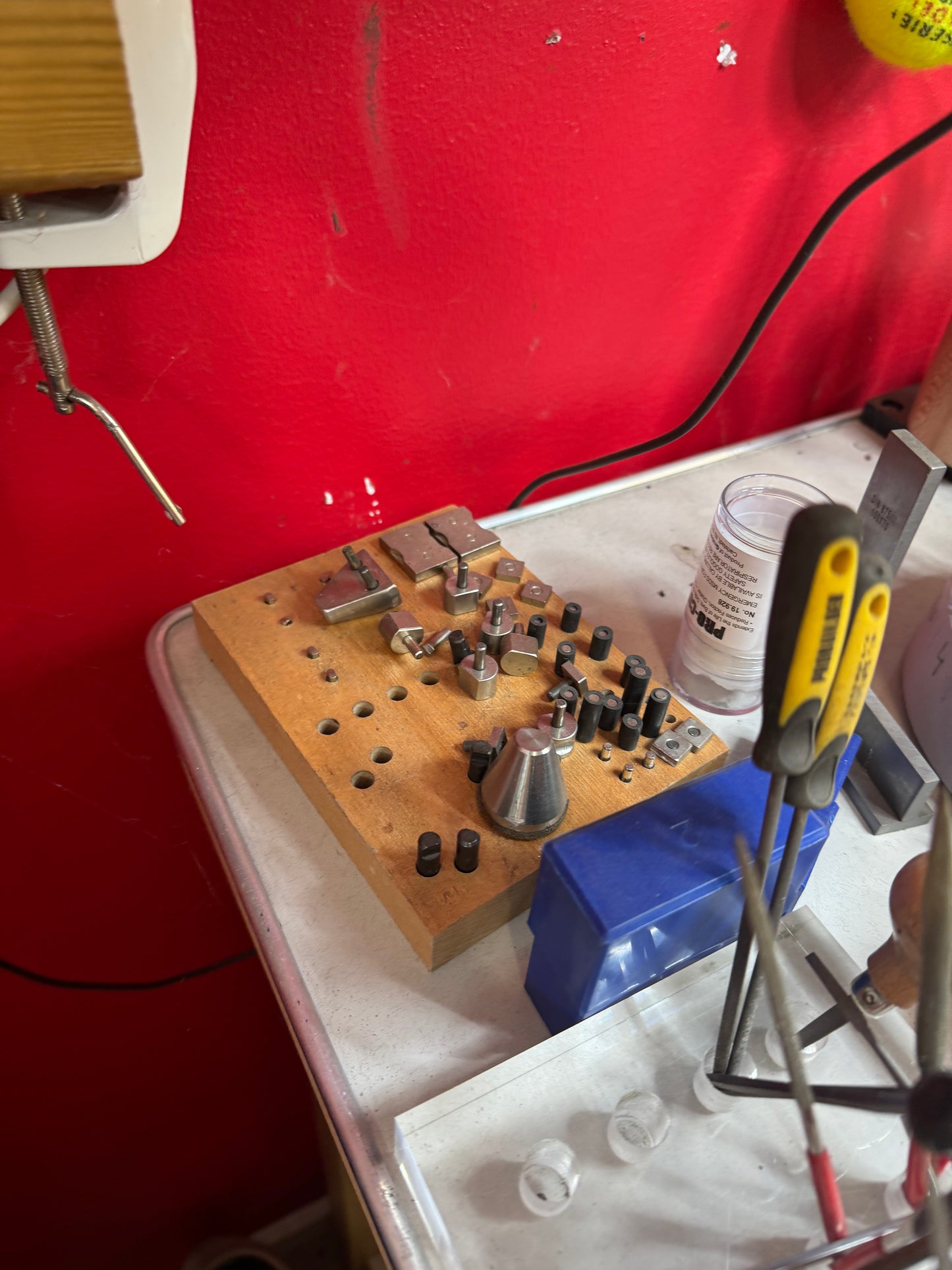 Säljer smyckesverktyg och utrustning pga. flytt