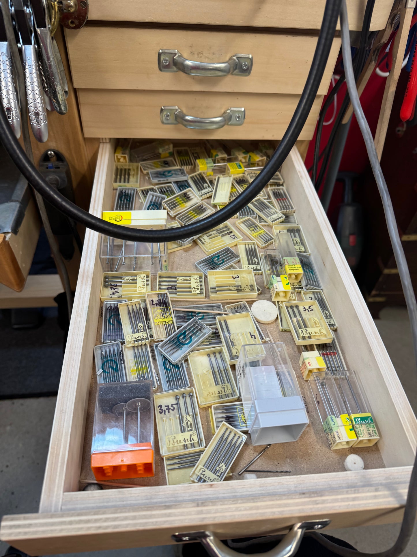 Säljer smyckesverktyg och utrustning pga. flytt