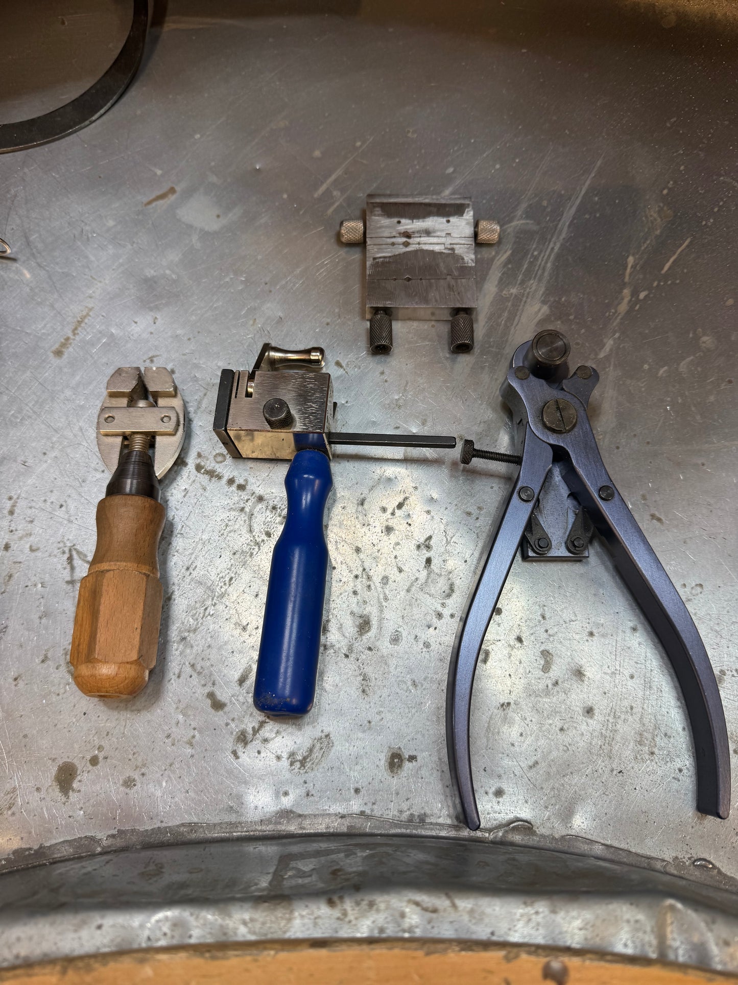 Säljer smyckesverktyg och utrustning pga. flytt