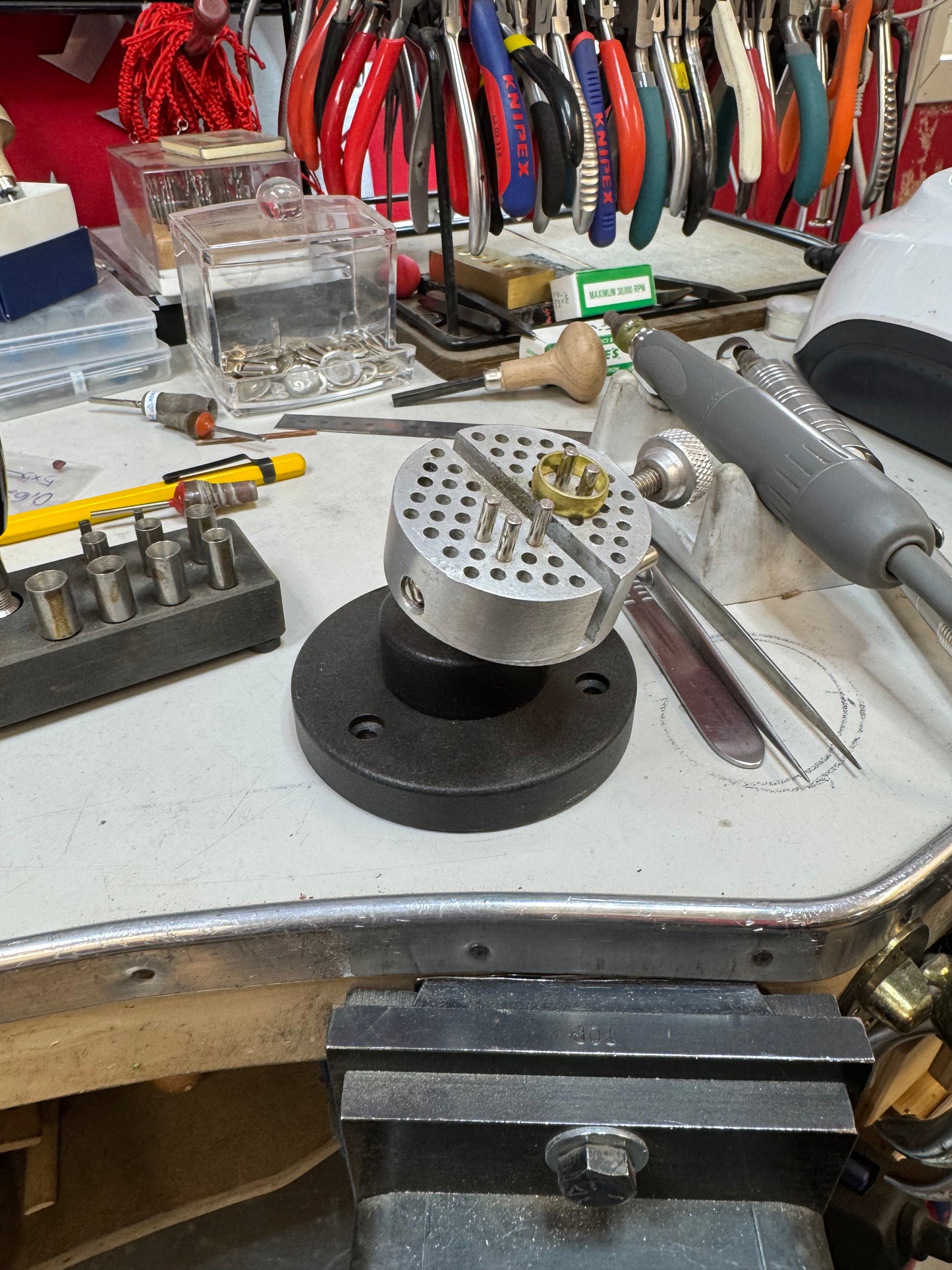 Säljer smyckesverktyg och utrustning pga. flytt